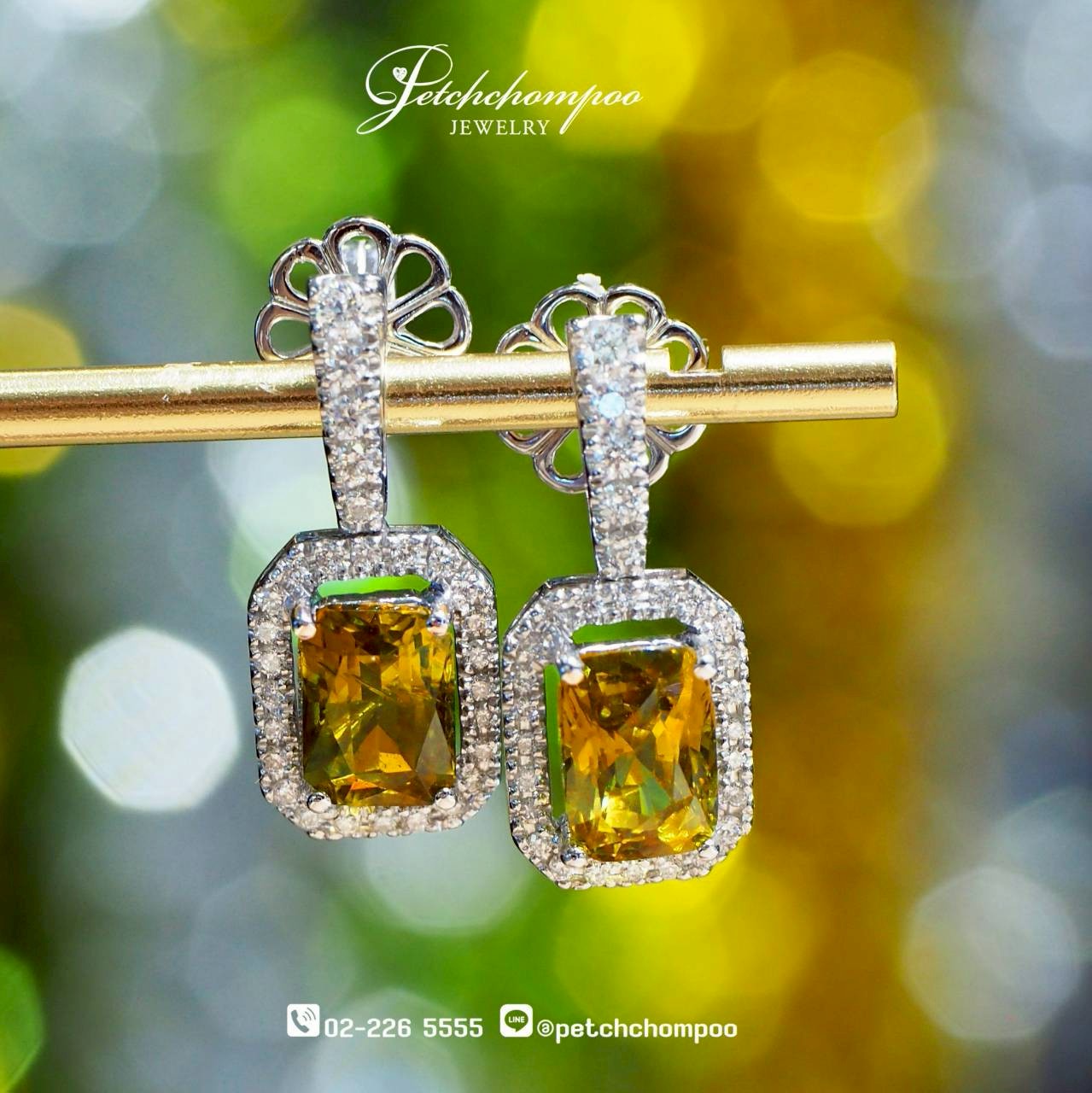 [30206] ต่างหู Sparkling Honeylight™ คริสโซเบอริลธรรมชาติ 4.03 กะรัต ล้อมเพชร | Emil  89,000 