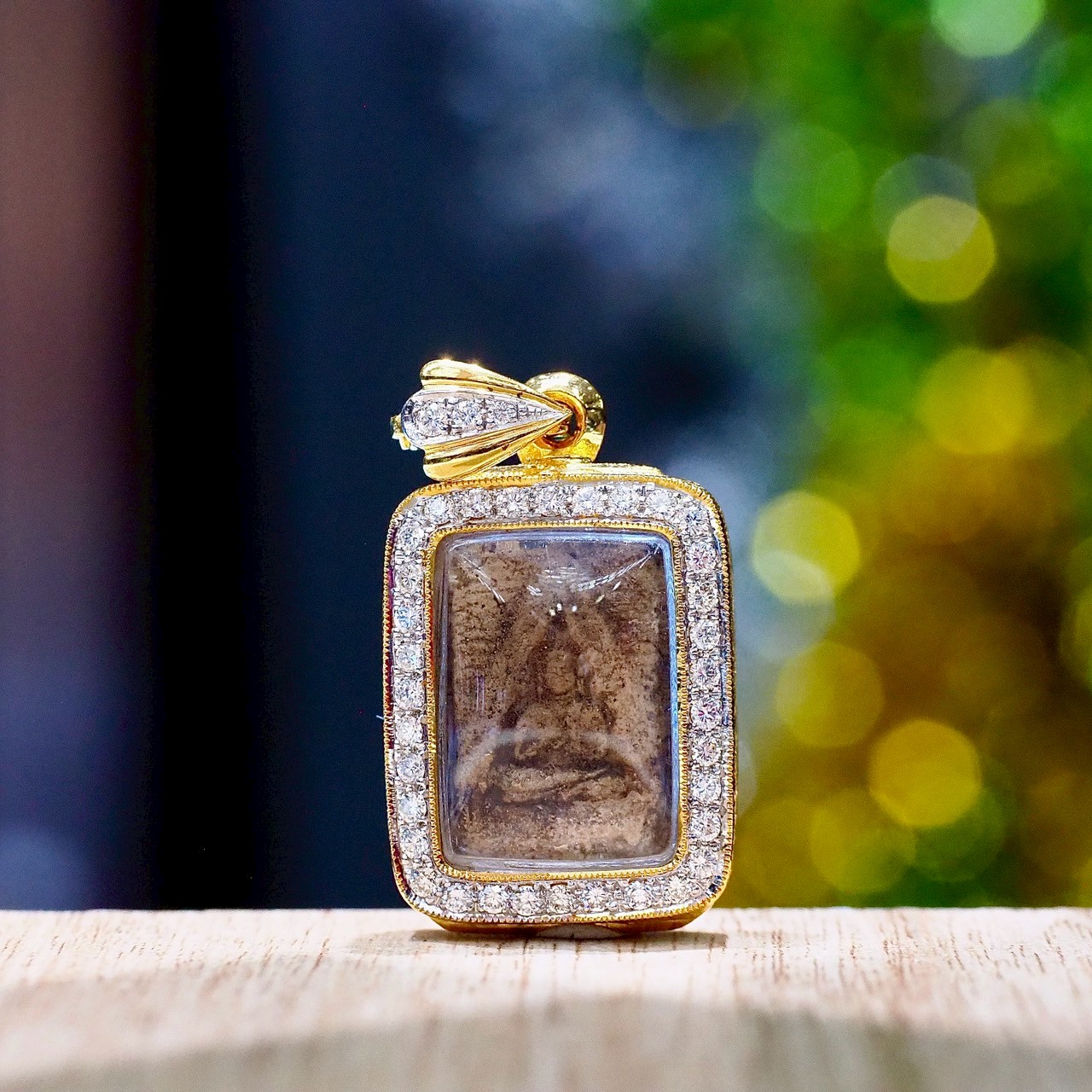 [30044] Luang Pho Sot, Wat Pak Nam, 1st edition, gold case with real diamonds, with a certificate of authenticity  195,000 