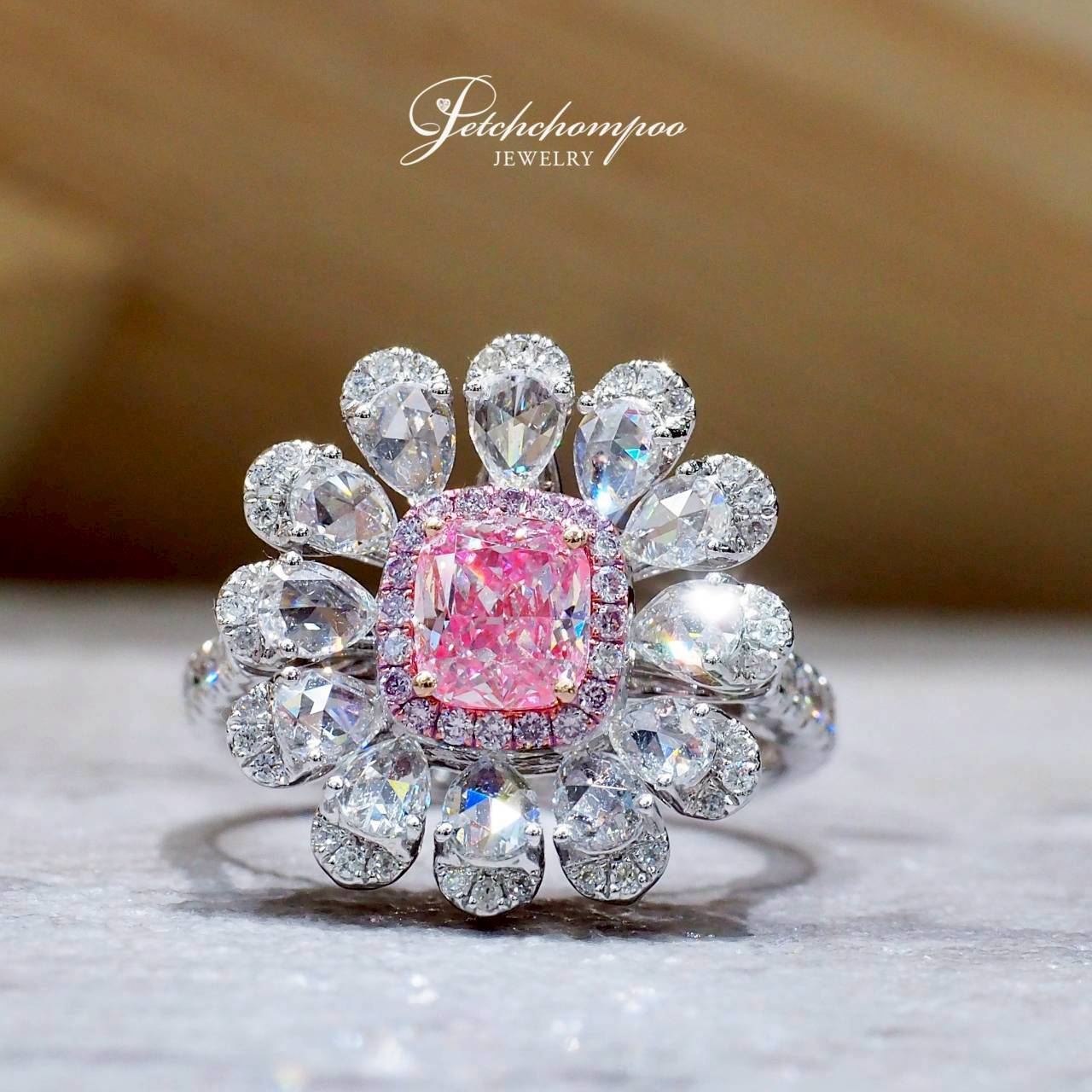 [30779] แหวนเพชรคุชชั่นสีชมพู Rosé Bloom Radiance 0.67 กะรัต | SI2 GIA  279,000 