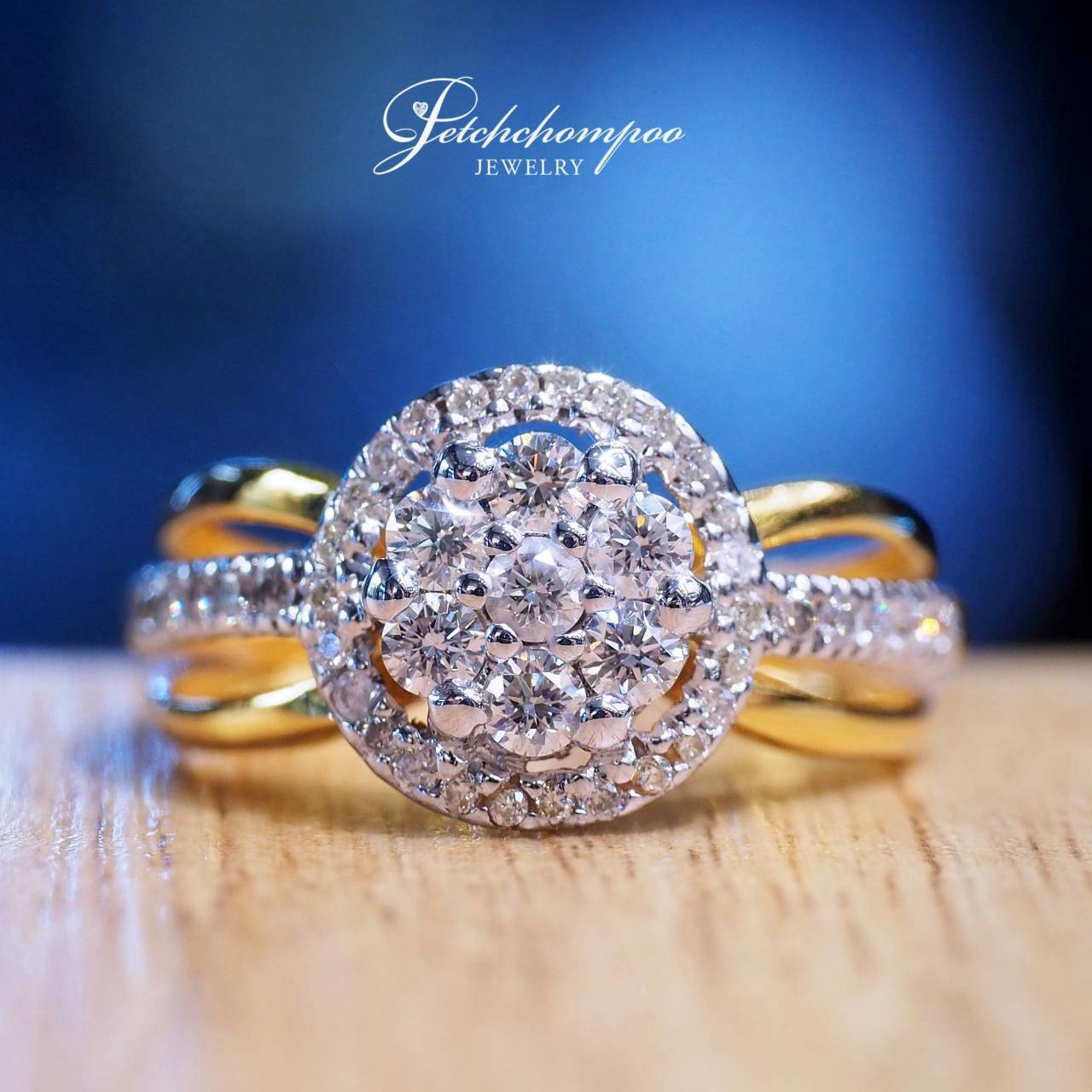 [31054] แหวนเพชรหน้ากว้าง Pure Crown Solitaire รวม 0.60 กะรัต ดีไซน์คลัสเตอร์หรูหรา  49,000 