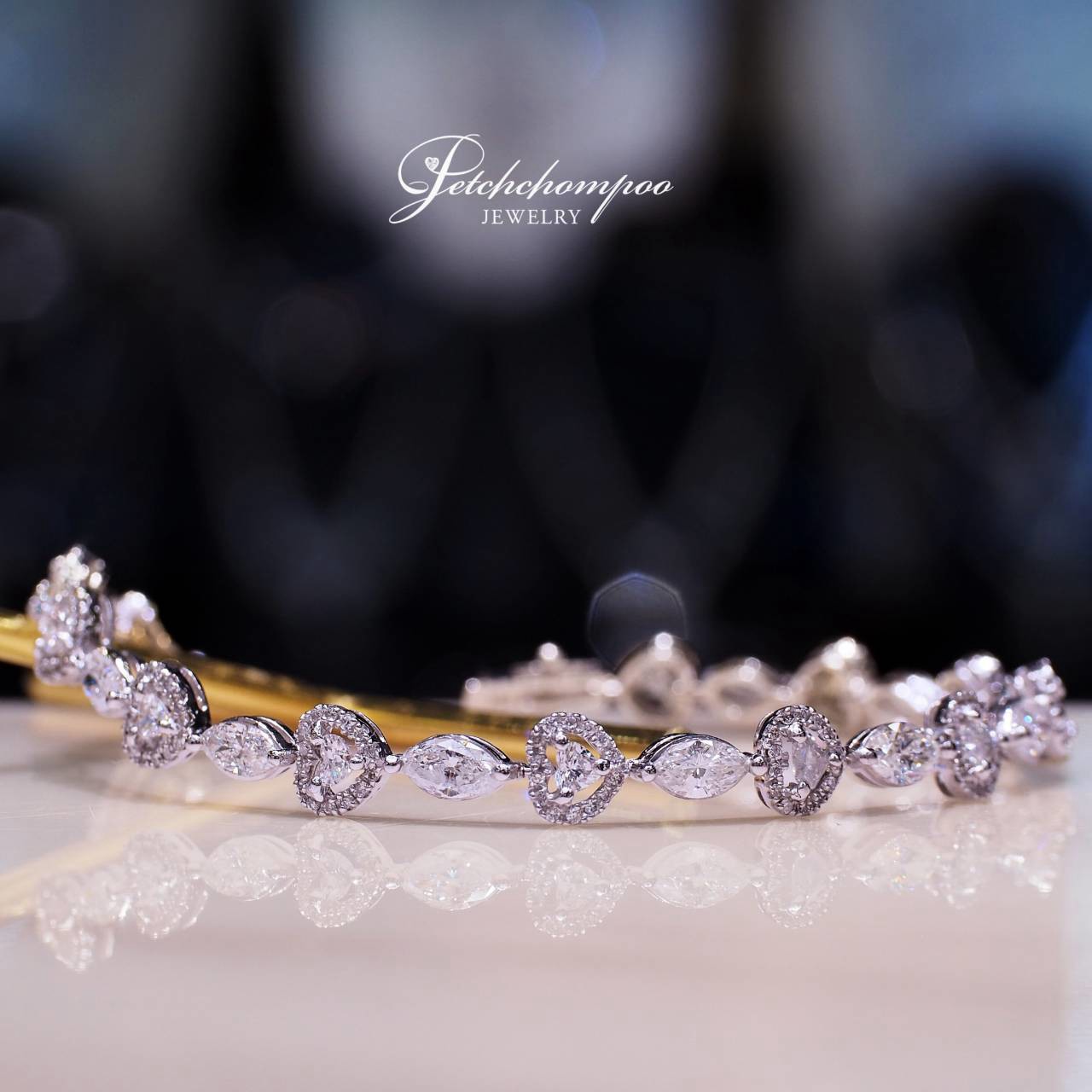 [31159] Amora Sweetness 4.54ctw Fancy Heart & Marquise Cut Diamond Halo Bracelet  179,000 