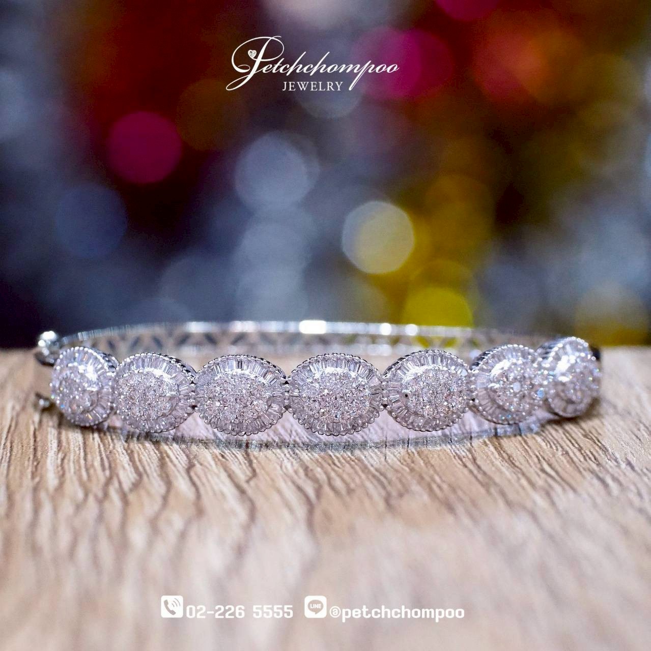 [022472] Oval Harmony™ Diamond Bangle — 4.40 Carats of Classic Radiance  139,000 