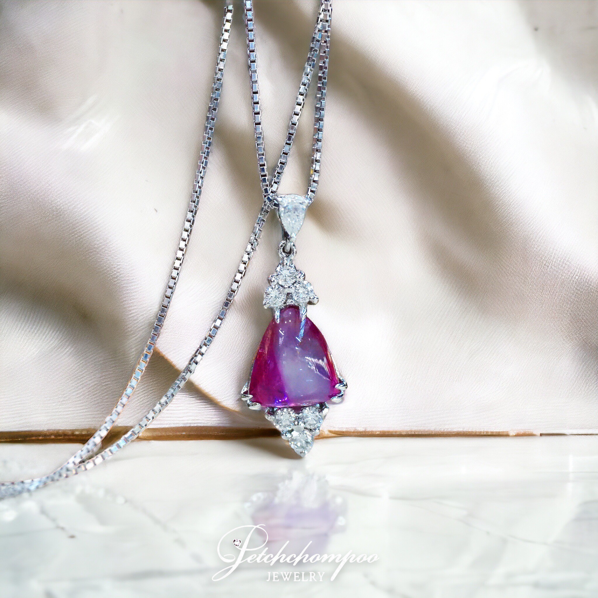 [29559] 3.77 carat unheated Burma ruby with diamond  pendant with chain  89,000 