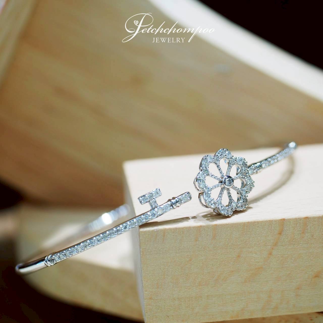 [30658] กำไลเพชรดอกไม้ Floral Grace Diamond Bangle แห่งความสง่างาม  39,000 