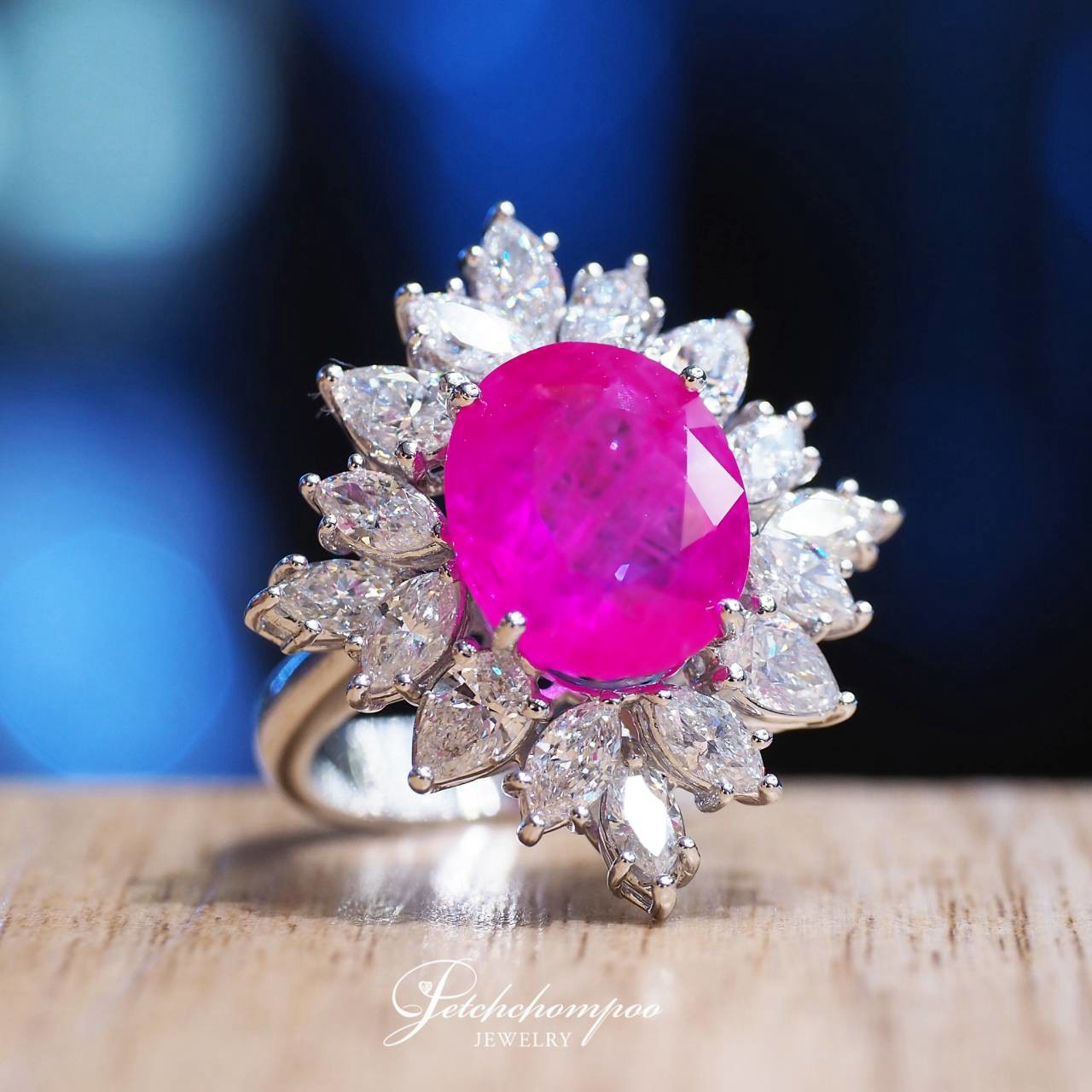 [31042] แหวนทับทิมพม่า Purplish Red 7.41 กะรัต ล้อมเพชร รัศมีเพชรเจิดจรัส | GIA  399,000 