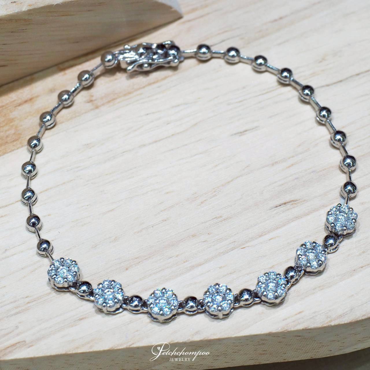 [30810] Blossom Sparkle diamond bracelet has a total weight of 0.84 carats  59,000 