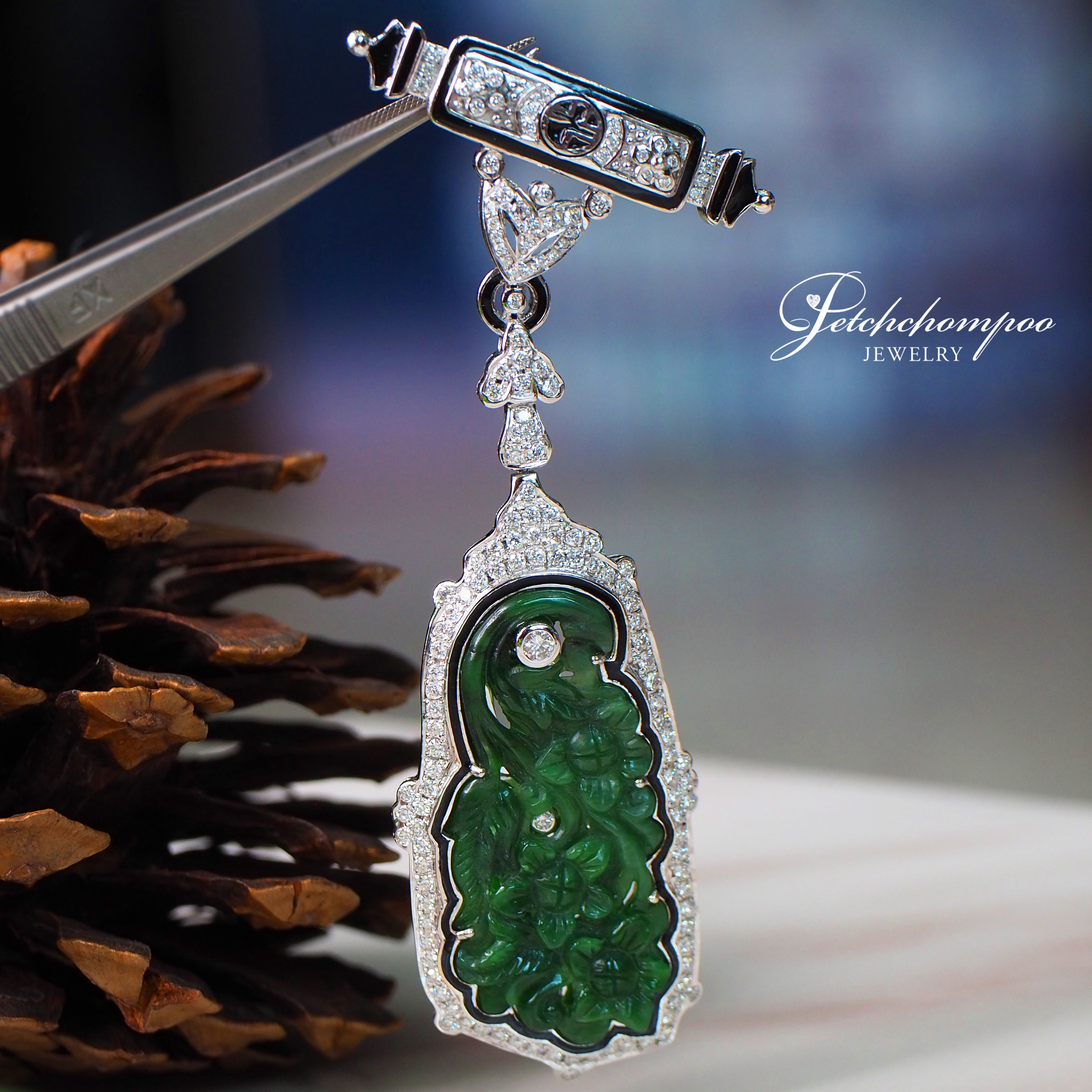 [022848] Jadeite Jade With Diamond Brooch Discount 119,000