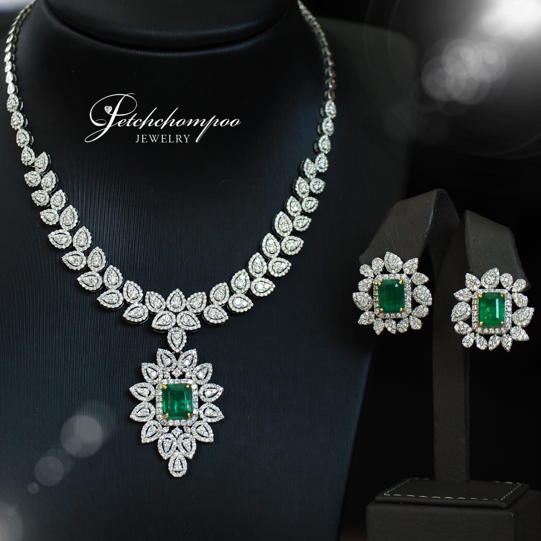 [25372] Emerald Set of Necklace and earring  399,000 