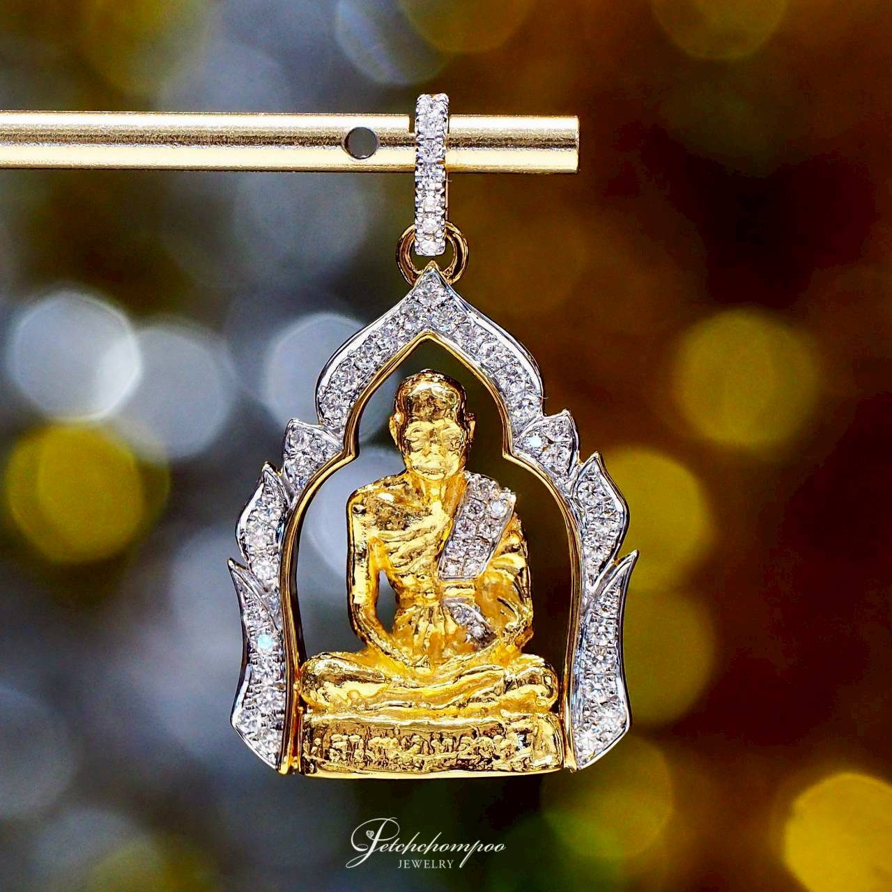 [30470] Golden Blessing Aura™ – Diamond-Set Luang Por Sook Gold Amulet  59,000 