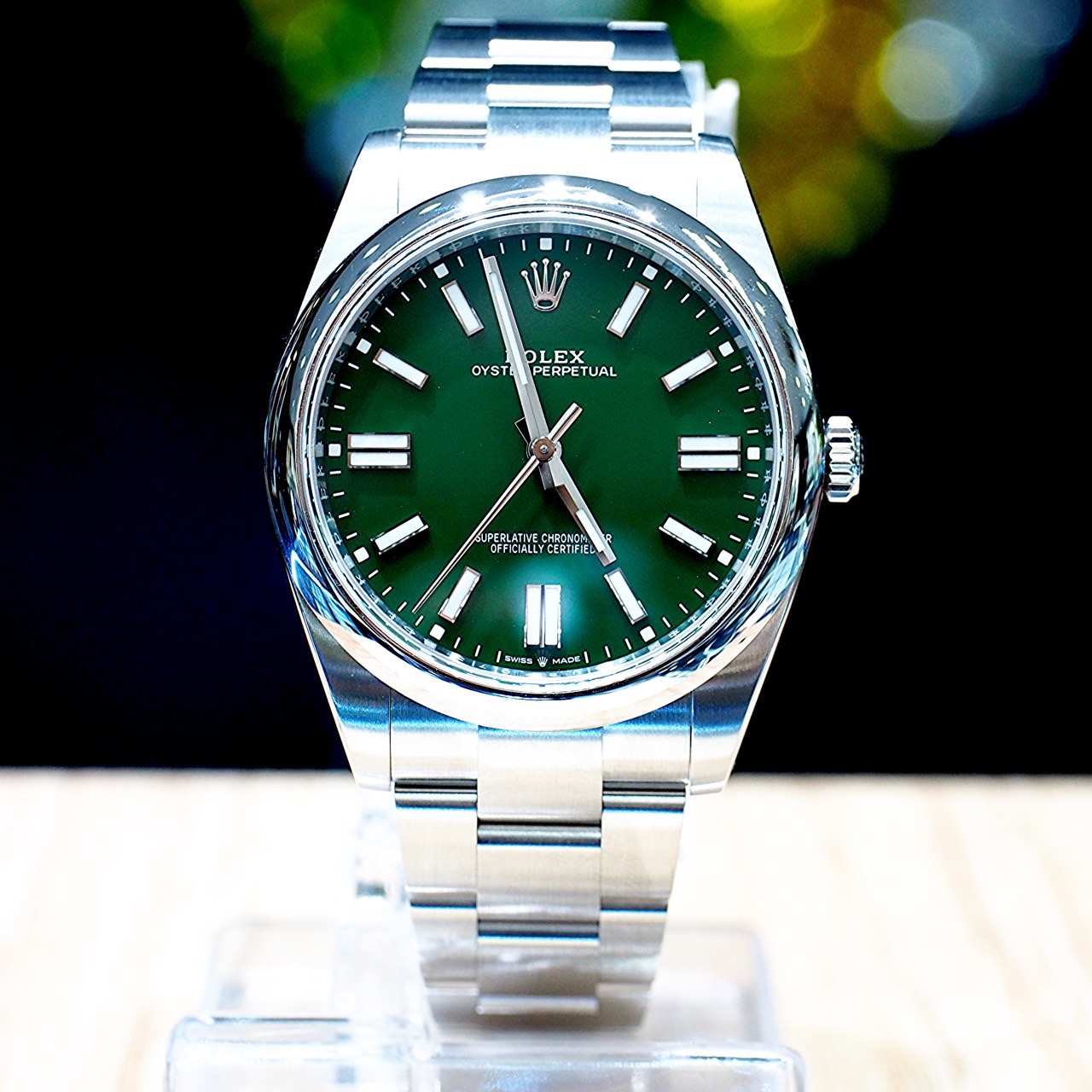 [30189] Rolex Oyster Perpetual 41mm Ref. 124300  325,000 