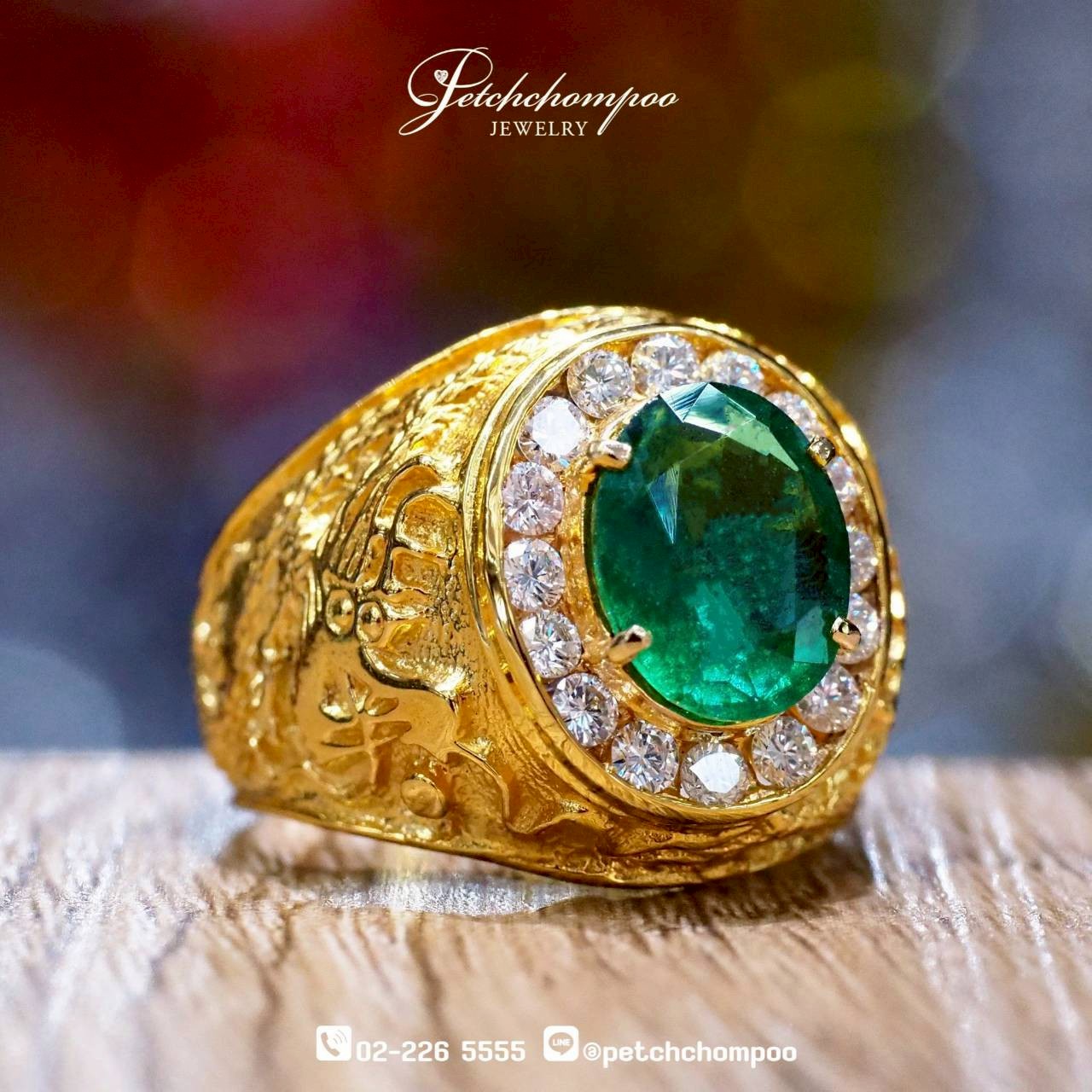 [29989] Emerald Dragon Sovereign™2.01 carat Ring in Gold with Diamond Halo Discount 85,000