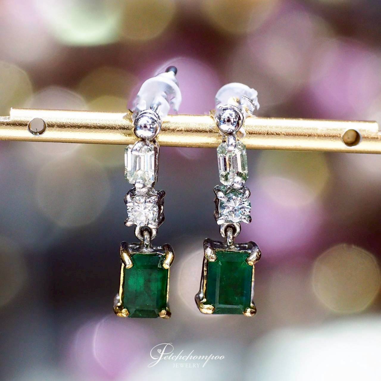 [30542] ต่างหูมรกตแซมเบีย Emerald Grace Duet™ 1.20 กะรัต ล้อมเพชร  39,000 