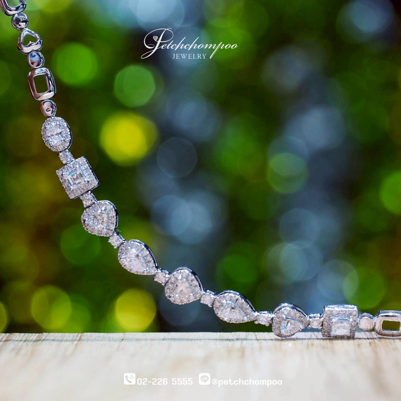 [30361] สร้อยข้อมือเพชร Eternal Symphony™ 2.21 กะรัต ดีไซน์หลากเหลี่ยมล้อมเพชร  99,000 