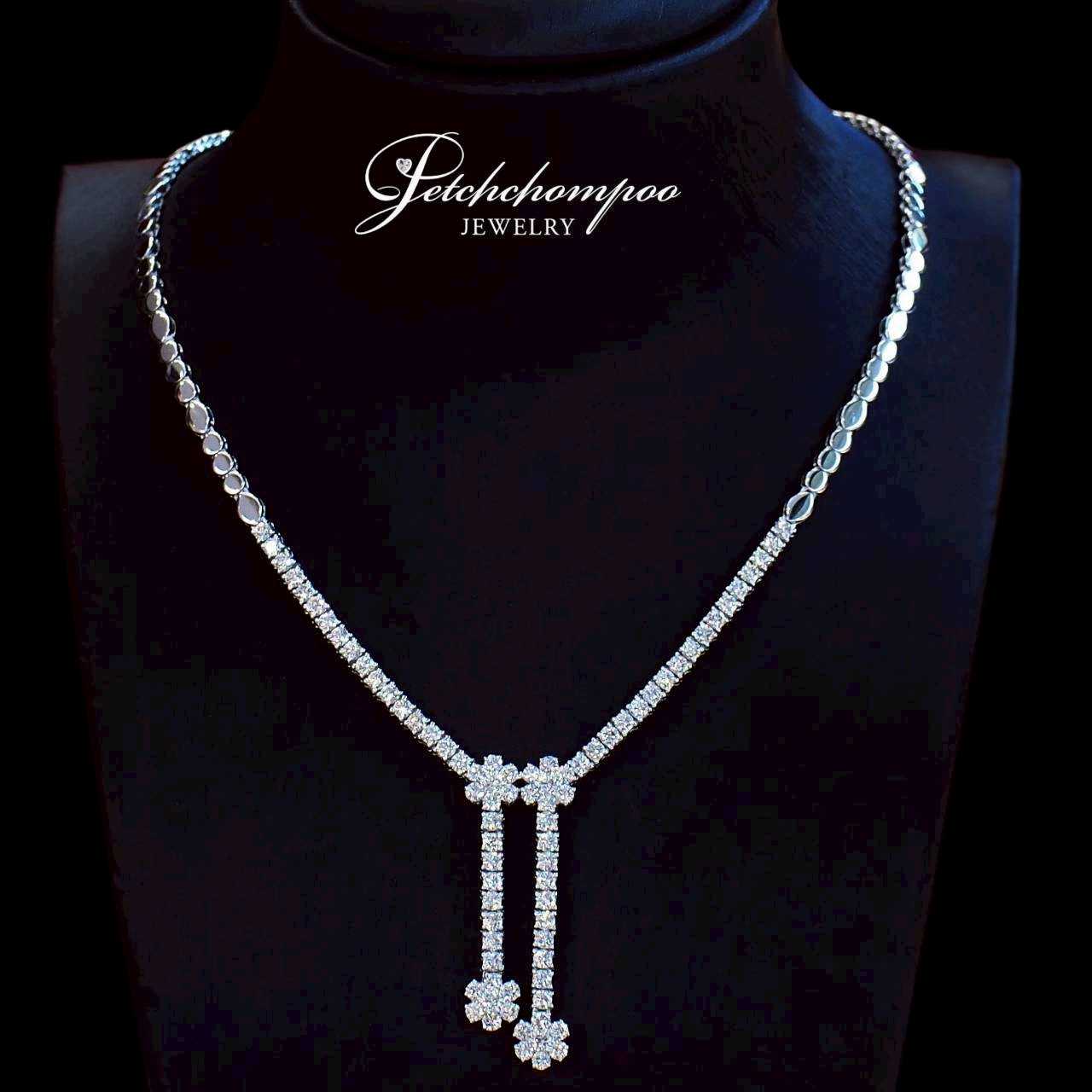 [28435] Diamond chandelier necklace, 4.04 carats  149,000 