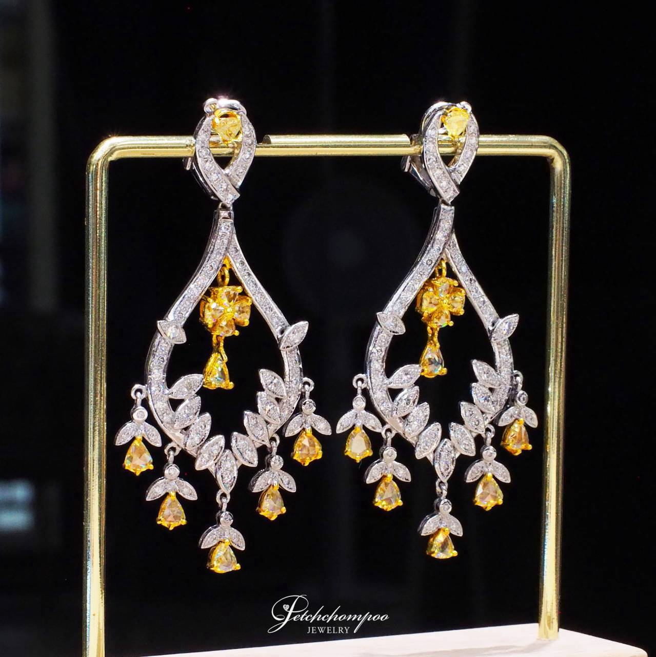 [29841] ต่างหูเพชร Golden Cascade 5.44 กะรัต ประกายสีเหลืองแห่งโชคลาภ | AIG  259,000 