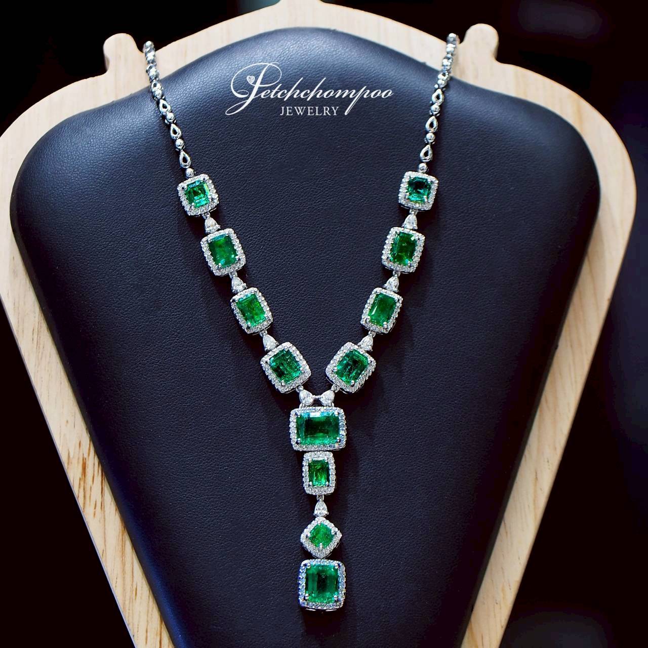 [30758] สร้อยคอมรกตโคลอมเบีย Imperial Emerald Majesty 12.56 กะรัต ล้อมเพชร  299,000 