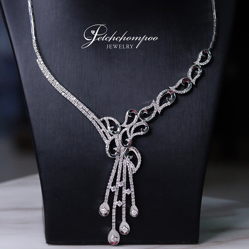 [006490] Diamond necklace 4.46 ct.  259,000 
