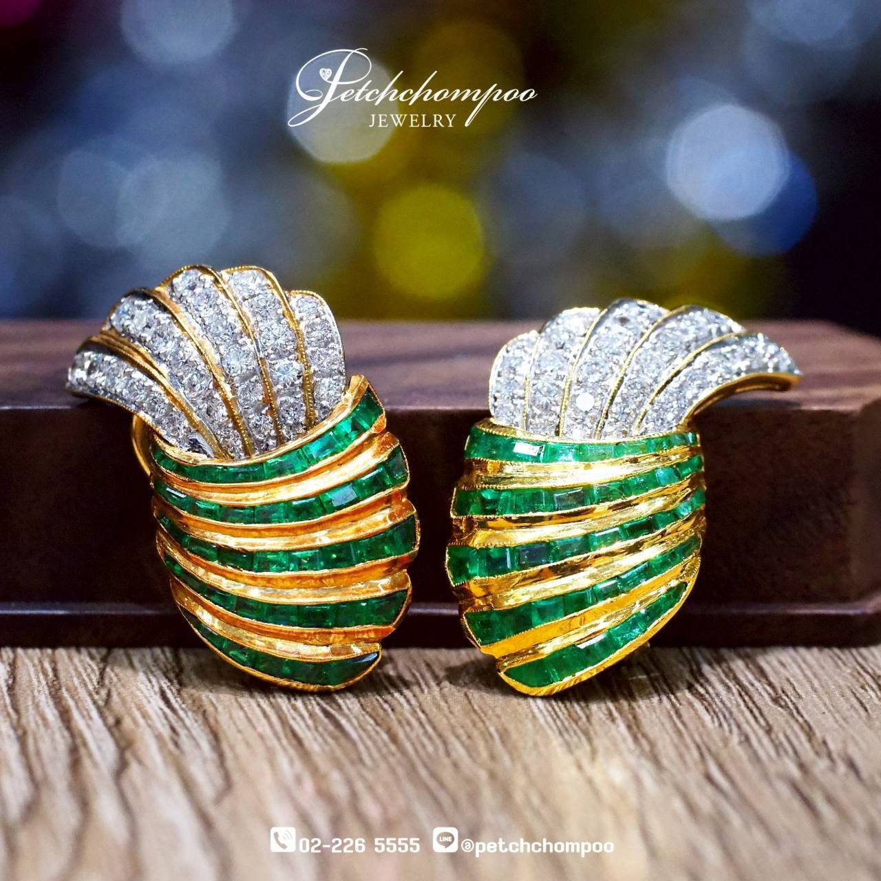 [30126] Retro Emerald Crest™ — 1.50 ct Emerald & 1.56 ct Diamond Fan Earrings  69,000 