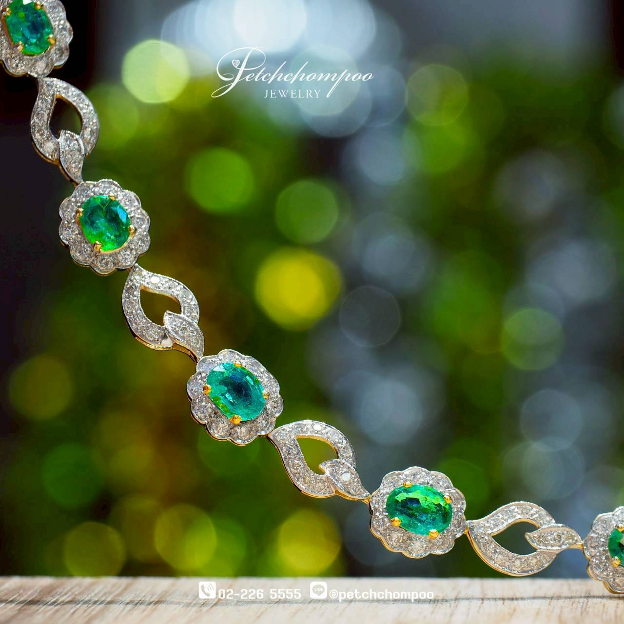 [30346] สร้อยข้อมือมรกตแซมเบีย Emerald Bloom Symphony™ 5.33 กะรัต ประดับเพชร  149,000 