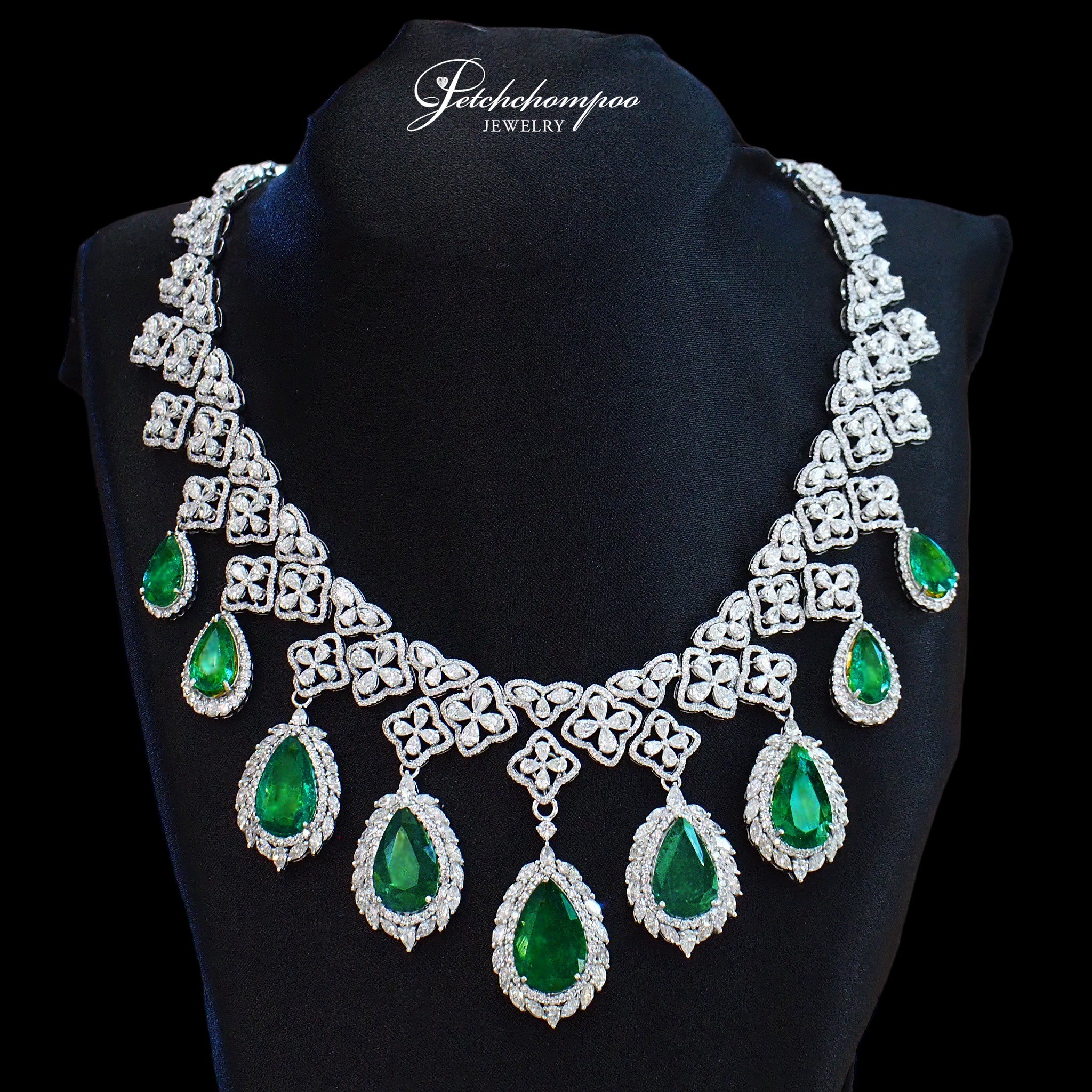 [022346] 51.00-Carat Zambian Emerald & Diamond Necklace – A Timeless Statement of Luxury  1,990,000 
