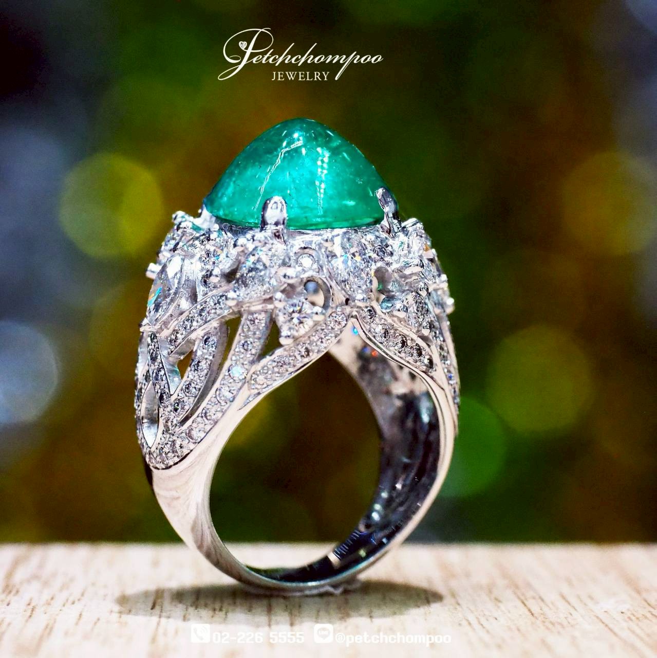[30088] Regal Bloom™ แหวนมรกตทรงกองข้าว 8.28 กะรัต ประดับเพชร | IGL  289,000 