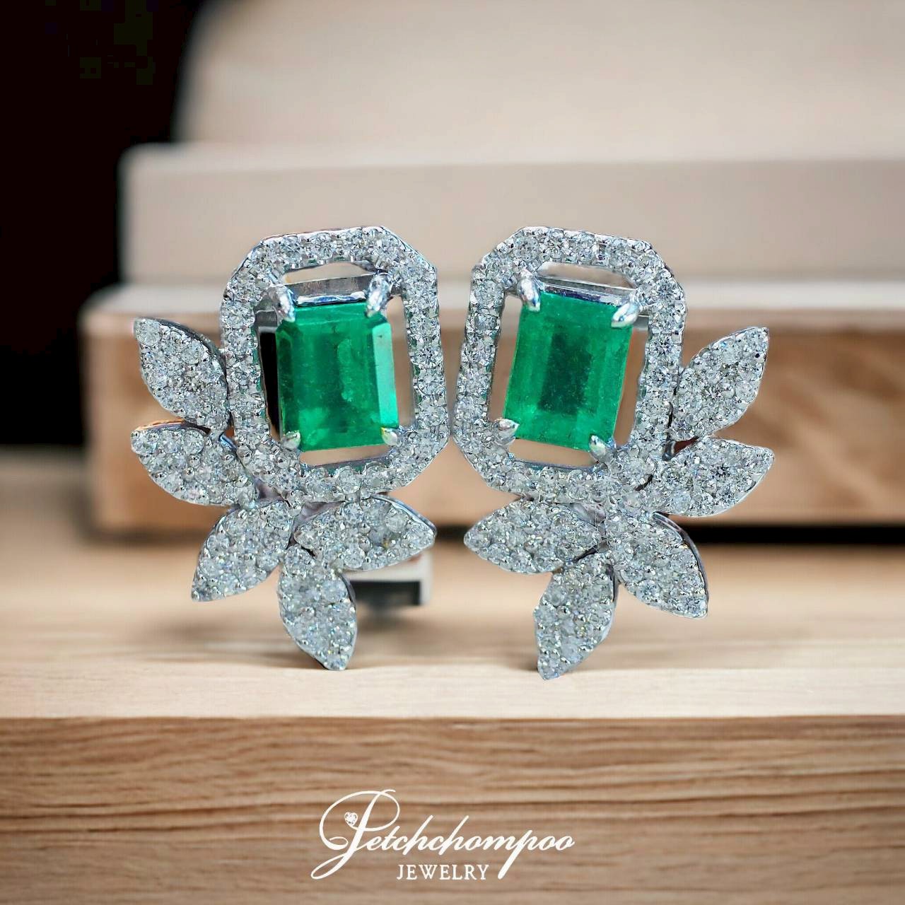 [28729] Colombian Emerald Earrings  89,000 