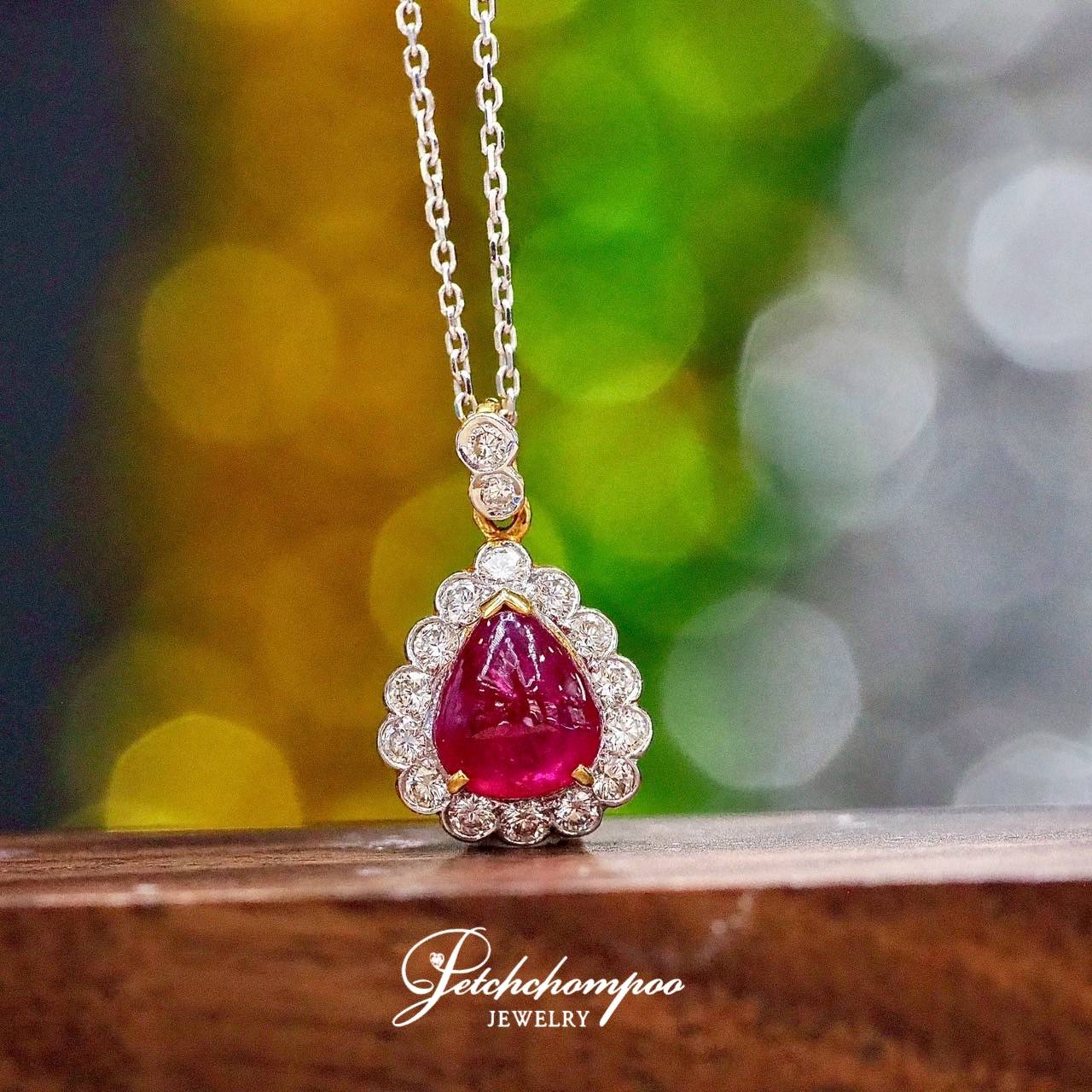 [27825] สร้อยคอพร้อมจี้ทับทิม พ ม่ า ล้อมเพชร  39,000 