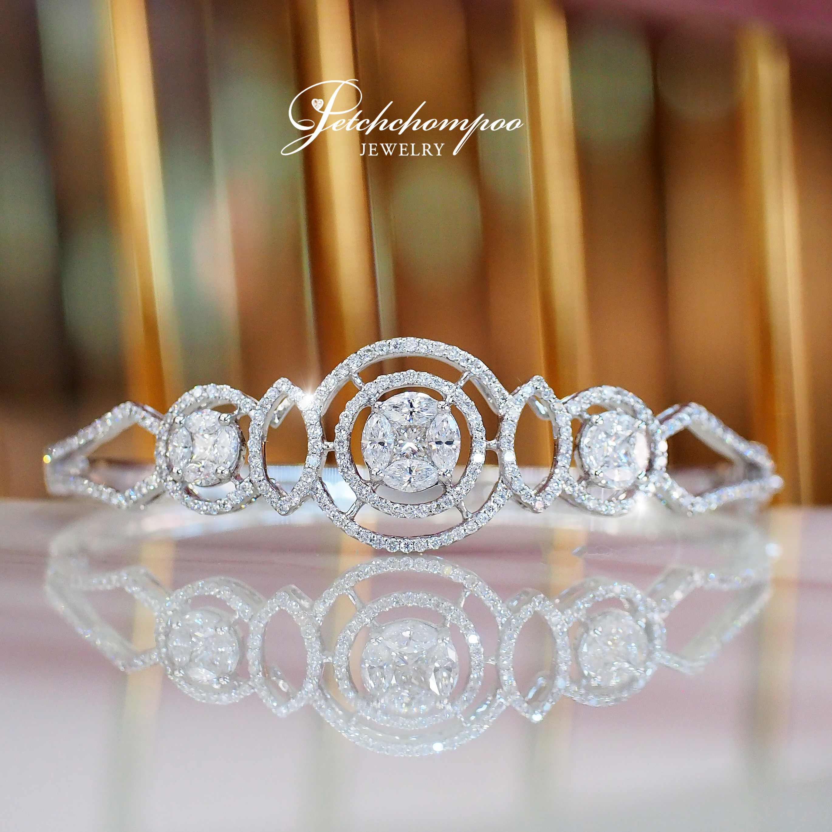 [021257] Cirque de Brilliance™  Diamond Bangle – 2.60 cts, 18K White Gold, 13.48 g Discount 125,000