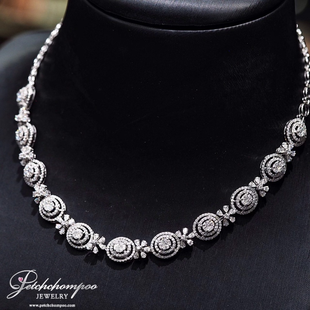 [023190] 8.24 Carat Cluster Diamond Necklace – Graceful Elegance in Every Angle  390,000 