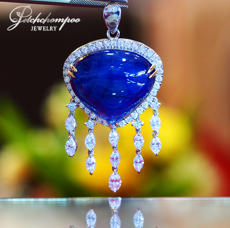 [022497] 57 Carats Blue Sapphire With Diamond Pendant  690,000 