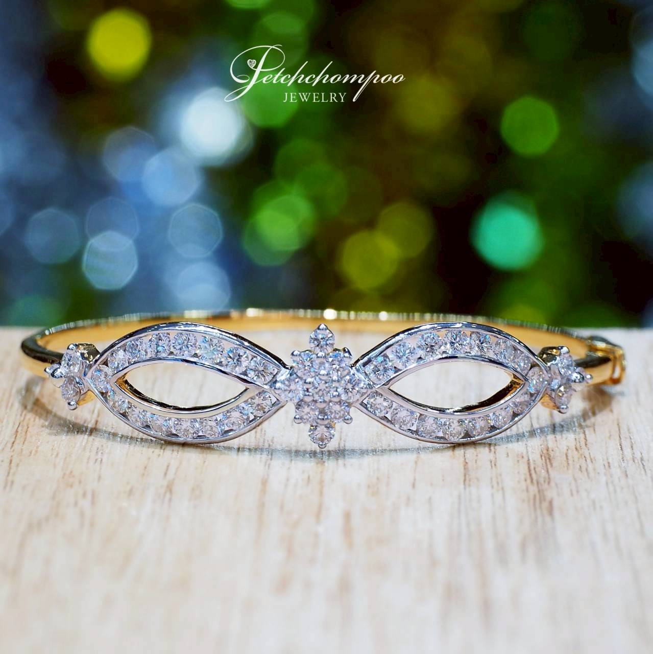 [30572] Eternal Blossom Infinity – Diamond Infinity Floral Bangle  149,000 