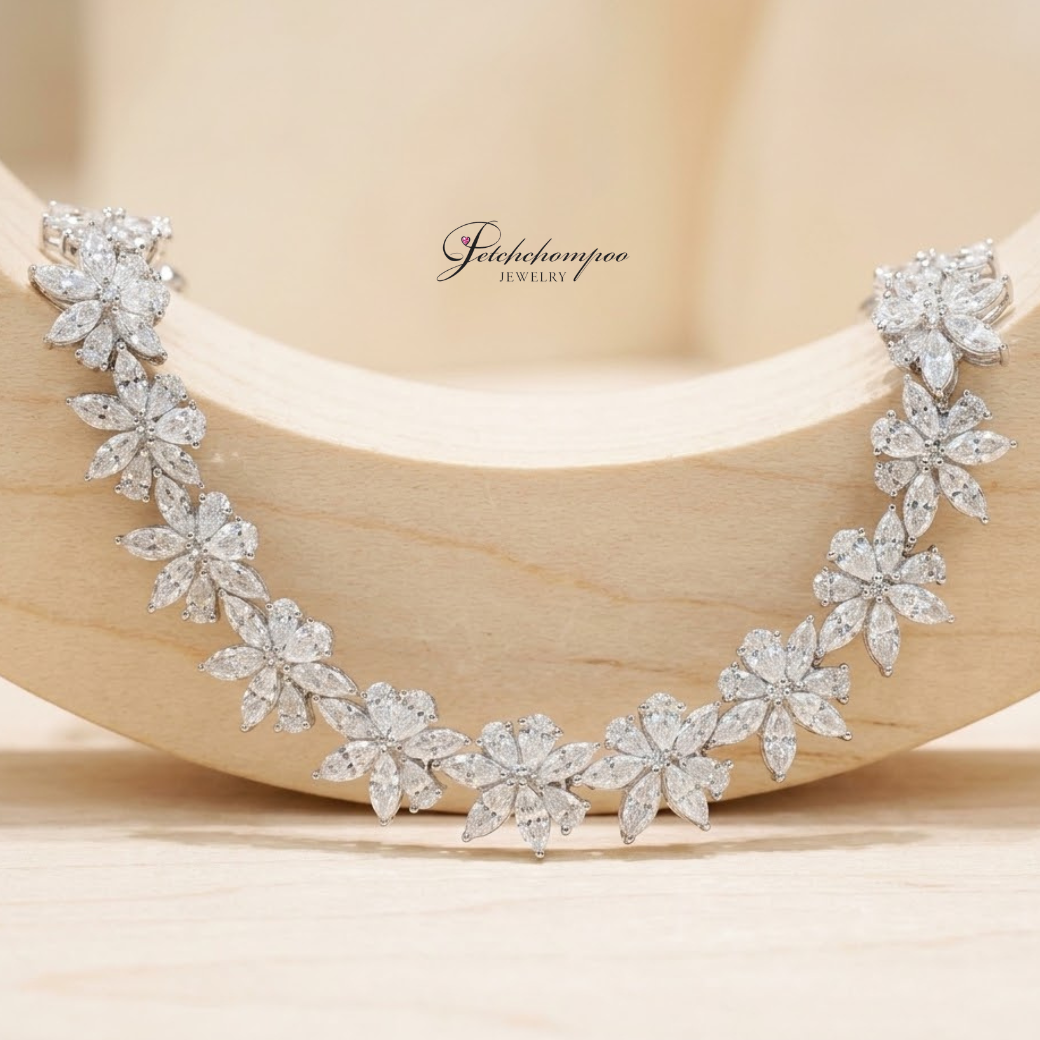 [016398] สร้อยข้อมือเพชร Fancy Petal 9.49 กะรัต  459,000 