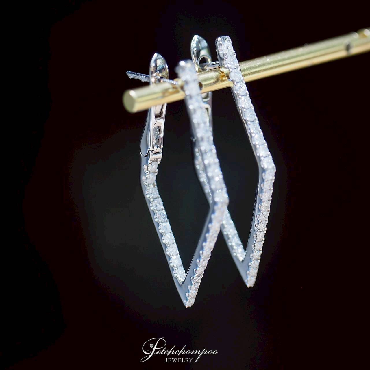 [30637] ต่างหูเเพชร Geometric V Drop ประกายเส้นสาย  49,000 