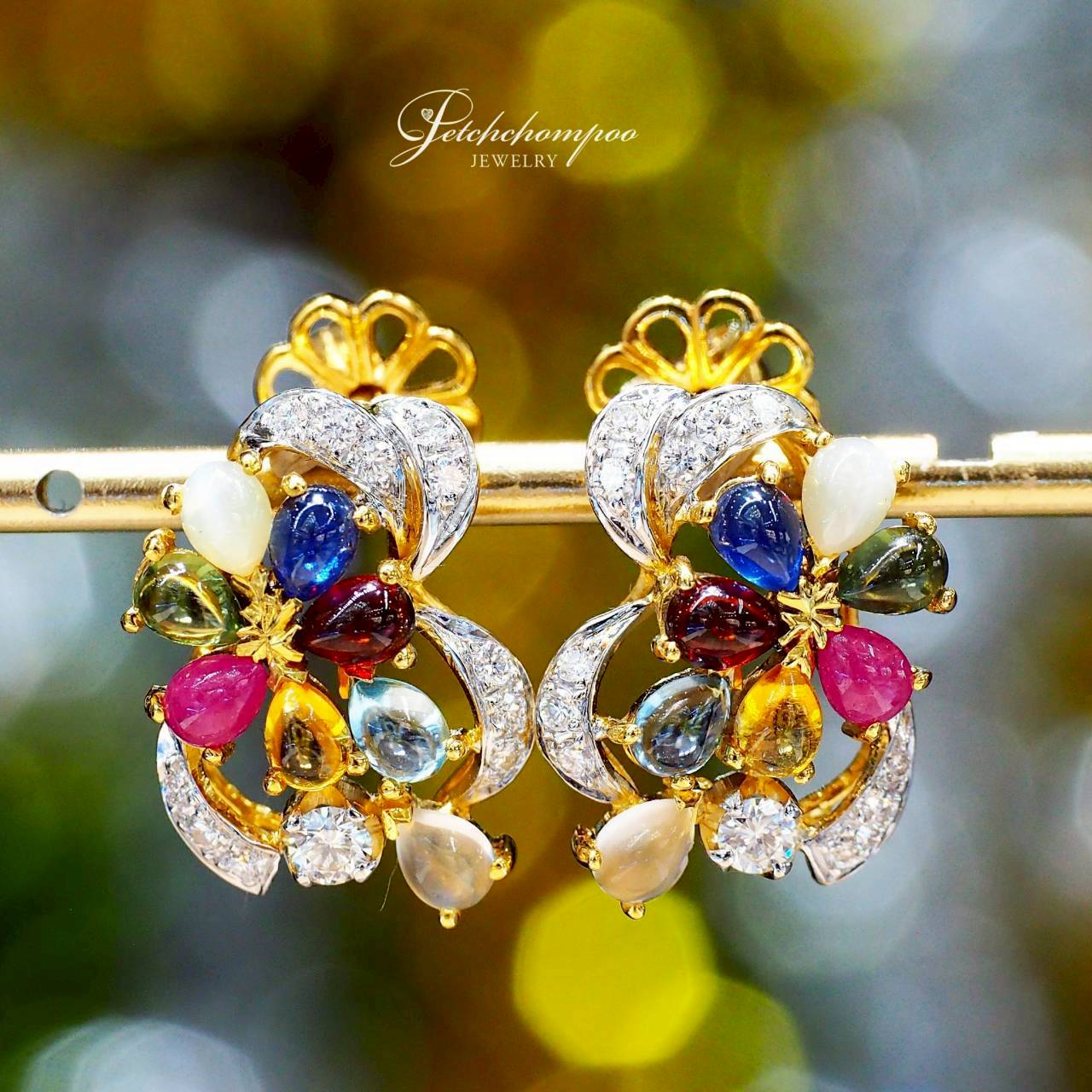 [30541] ต่างหู “พลอยนพเก้า” Navaratna Prosperity Charm™ ล้อมเพชร  39,000 