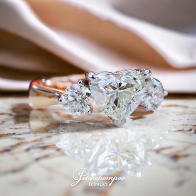 [28830] Three stones heart shape diamond ring Discount 429,000