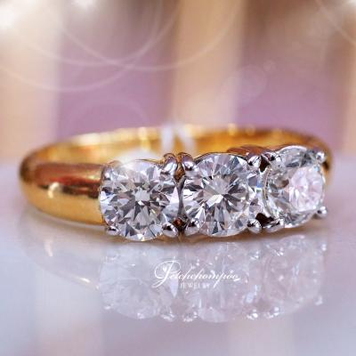[26441] Three Stones Diamond Ring  119,000 