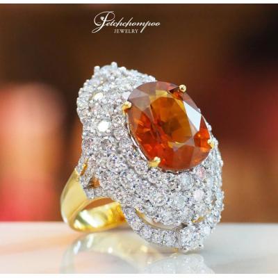 [28875] 8.34 carat yellow sapphire with diamond ring  239,000 