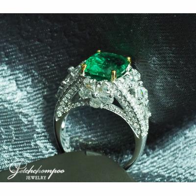 [023574] แหวนมรกตโคลัมเบียฝังเพชร  189,000 