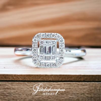 [27755] Emerald cut diamond ring Discount 29,000
