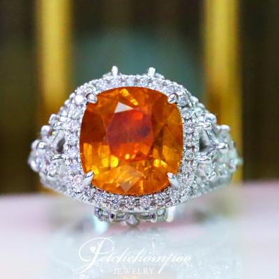 [26300] Yellow Saphire with diamond ring  189,000 