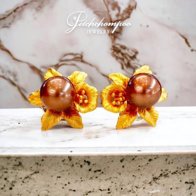 [28242] South Sea Chocolate pearl earrings set in gold.  59,000 