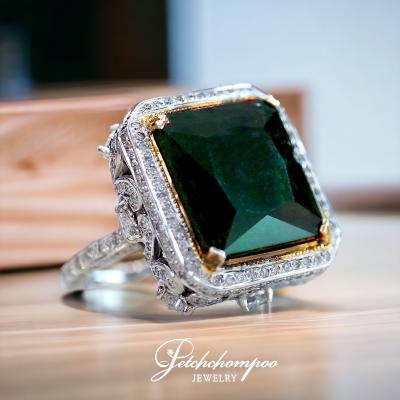 [023332] 15.47 Carat Zambia Emerald with diamond ring  199,000 
