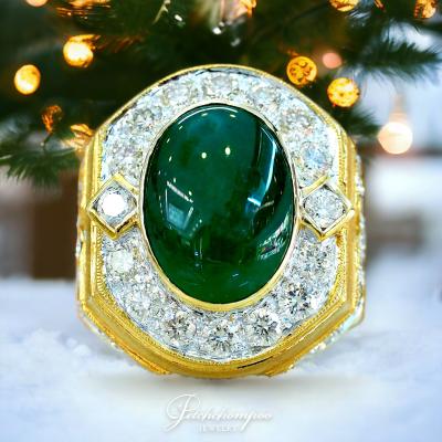[28403] Burmese jade ring, Type A, 6.08 carats, surrounded by diamonds, AIG certificate  89,000 