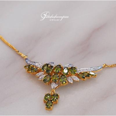 [28908] Green poridot with diamond necklace  79,000 