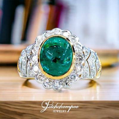 [27229] Colombian emerald ring set with diamonds  69,000 