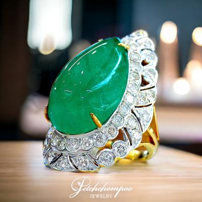 [024556] 29.40 Carats Columbia Emerald with diamond ring  390,000 