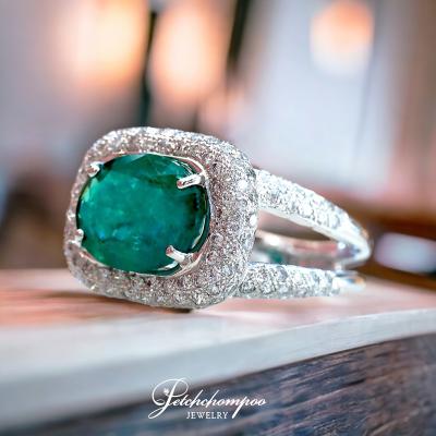 [018815] Emerald ring 4.50 carats  89,000 
