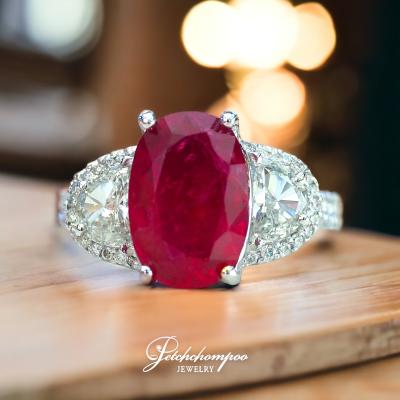 [27875] Unheated Burmese ruby ring 5.22 ct. Sir E-mil. Discount 990,000