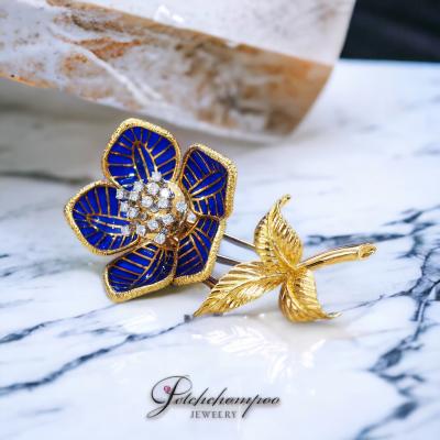 [28469] Flower brooch with enamel and diamonds, petals can move.  199,000 