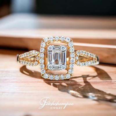 [27773] Emerald cut diamond ring  39,000 